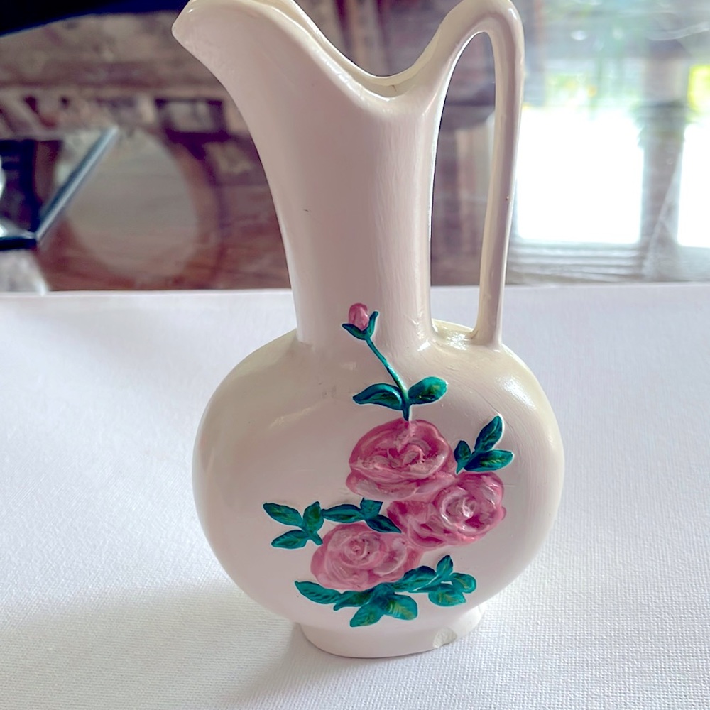 Handmaid and Hand-painted Small Vase.